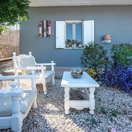 Pretty Cottage Home With Flower Yard & Bbq * Chania (Crete)