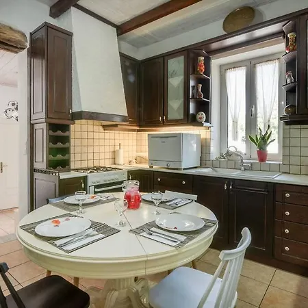 Pretty Cottage Home With Flower Yard & Bbq Chania (Crete)